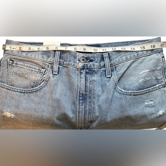 NWT Levi’s Barrel Crop Relaxed Fit Ankle
Length Size 31 - Picture 8 of 8